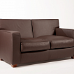 Der Design-Klassiker (2-er Sofa) aus dem Jahr 1930 von Jean-Michel Frank.